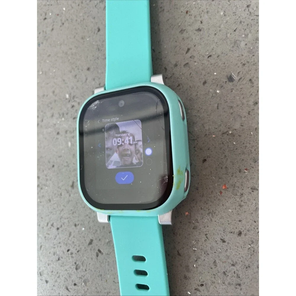 CRACKED! READ! AT&T amiGO Jr. Kids Watch UW538AA AT&T 4G LTE Smartwatch AT&T
